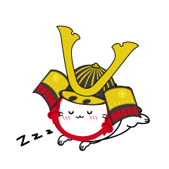 眠る小ちゃな戦国時代の武士猫